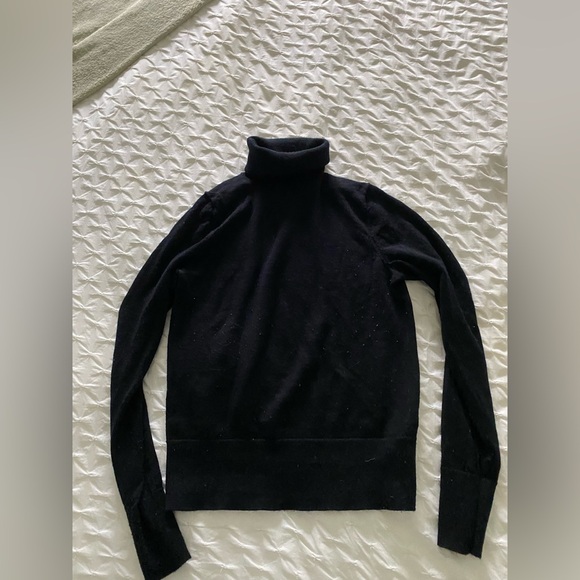 Gap black turtle neck - Picture 2 of 3